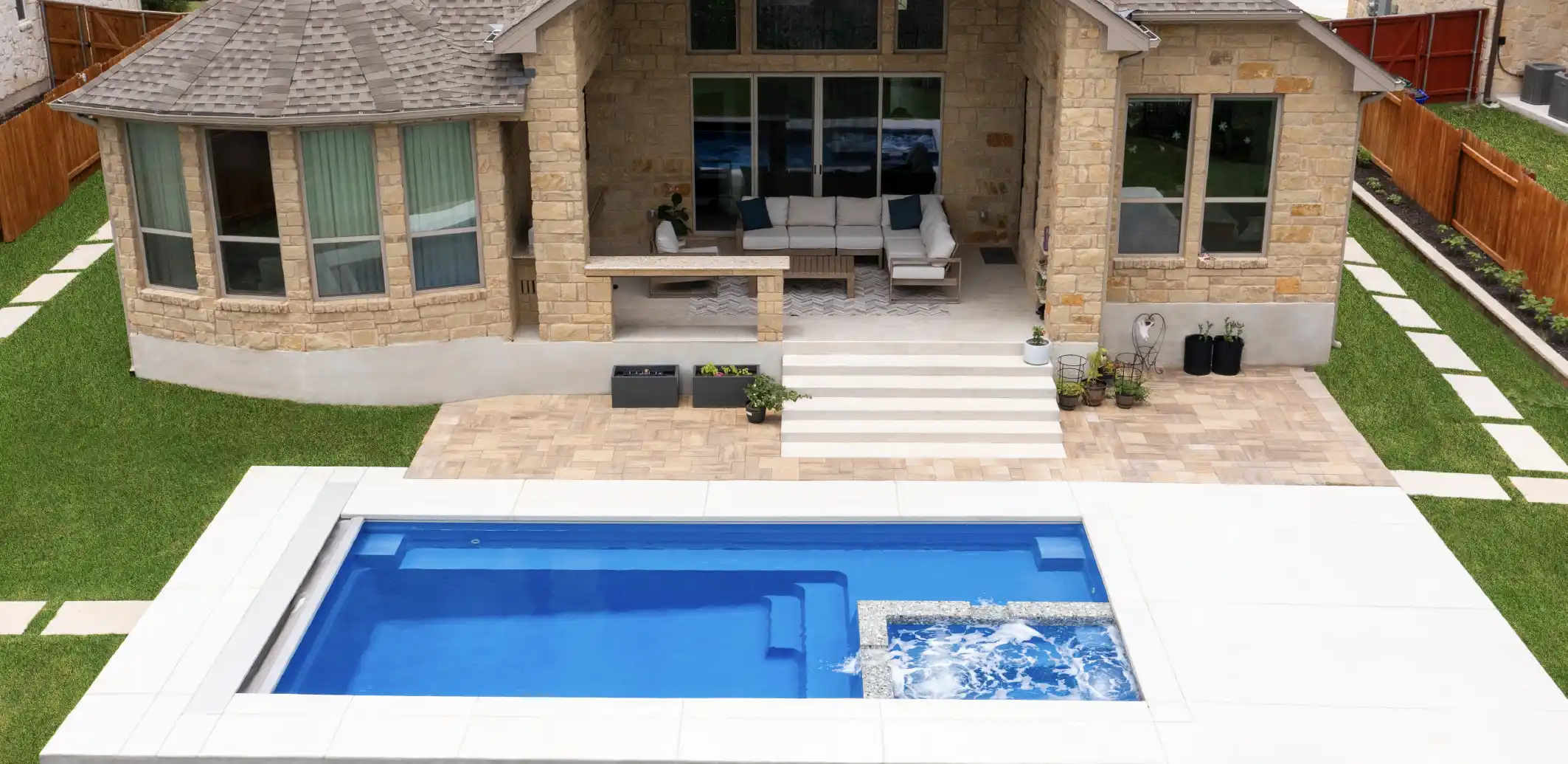 Key Features of the Triumph backyard fiberglass pool