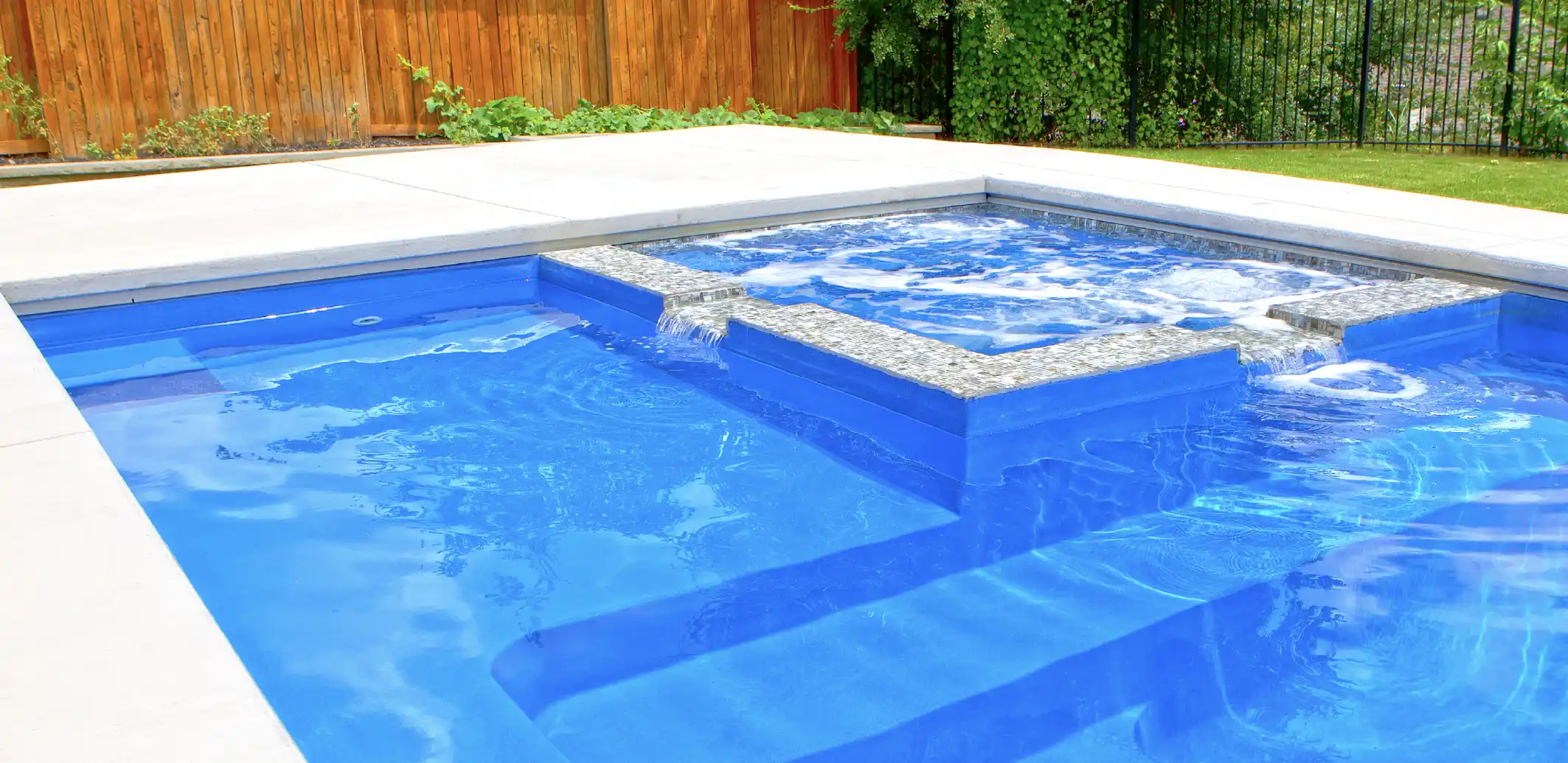 Key Features of the Triumph backyard fiberglass pool